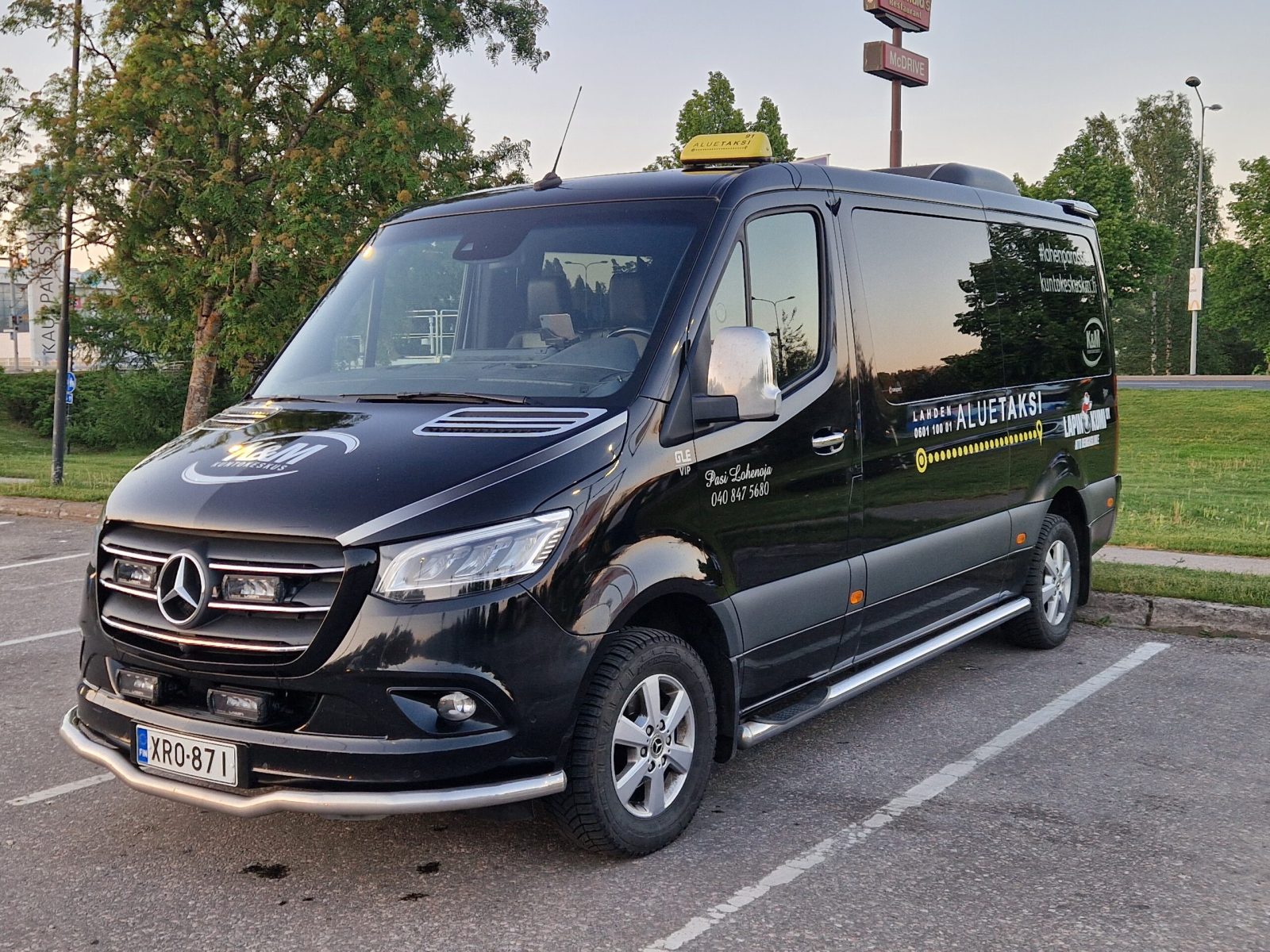 Pasin Tilataksin Mercedes-Benz Sprinter – tilataksi Lahdessa